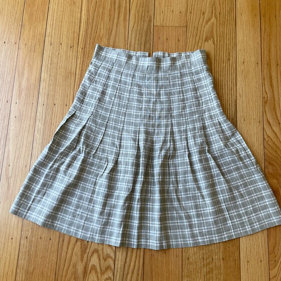 Pleated cream and olive plaid skirt. Vintage size 6. Waist is 26 inches. - Picture 2 of 3